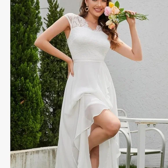 Elegant White Lace Women's wedding Dress - Picture 2 of 3